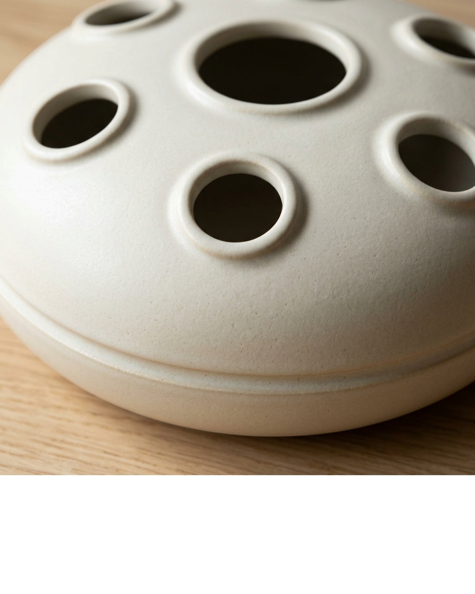 Purn Seven-Opening Oval Ceramic Flower Arranger 26 cm Matte Ivory - Detail view